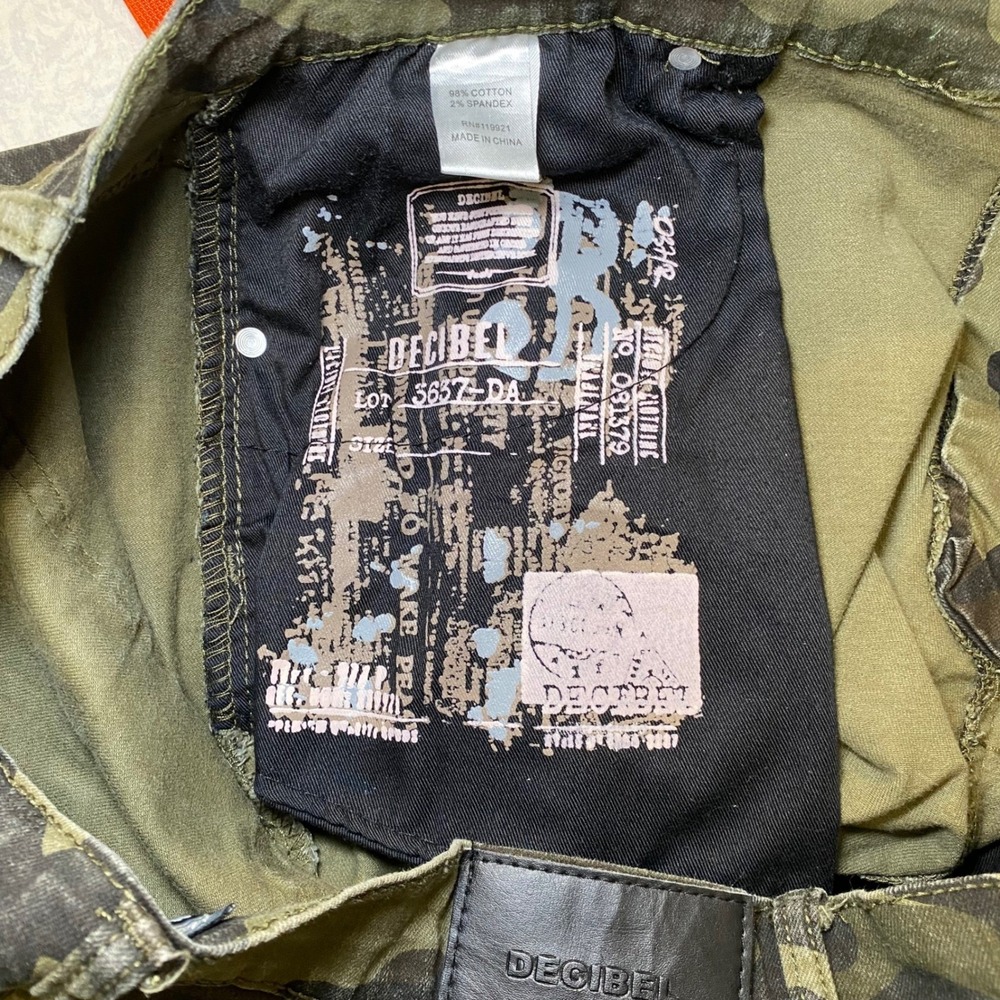 Decibel Camo Cargo Shorts Men's 42 Orange Utility Strap Pocket Streetwear - Picture 8 of 10
